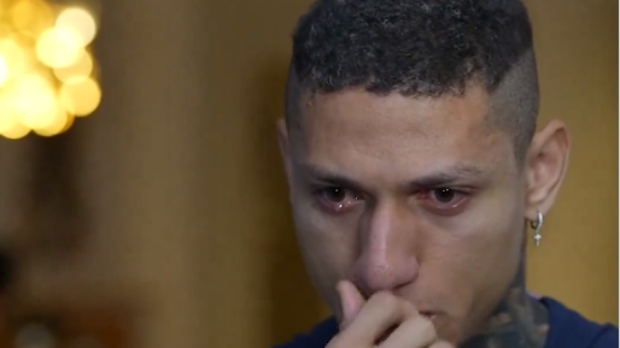 Συγκινεί ο Ριτσάρλισον μιλώντας για την κατάθλιψη: «Έψαχνα στο διαδίκτυο χαζομάρες για τον θάνατο, ήθελα να τα παρατήσω» (video)