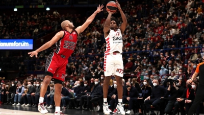 Ολυμπιακός και Αρμάνι έφτασαν στο ΣΕΦ... με τα πόδια!