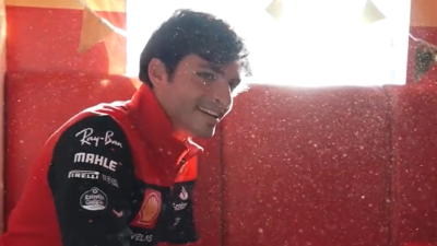«Έκπληξη» από Ferrari και Λεκλέρ στον Σάινθ για τα γενέθλιά του, που τον... ξάπλωσε! (video)