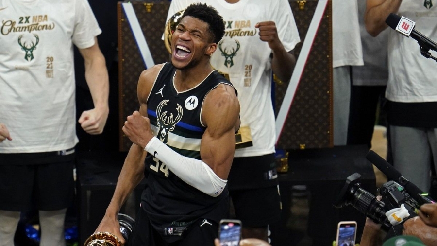 Γιάννης Αντετοκούνμπο: Αναβάλλεται η άφιξη του στην Ελλάδα!