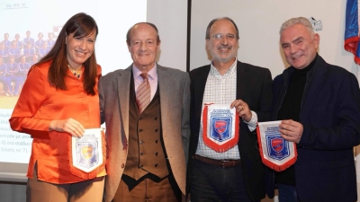 «Κοντά στον αιώνα»: Ο Χάρης Λυμπερόπουλος ήταν πάλι εδώ, στη Νέα Σμύρνη, μέσα από το βιβλίο της κόρης του Κατερίνας! 