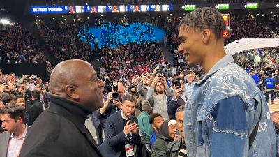 Ο Μάτζικ Τζόνσον έδωσε την… ευχή του στον Ουεμπανιάμα! (video)