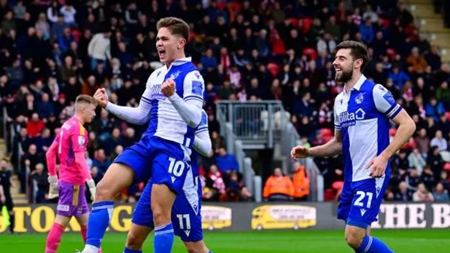 Η Στίβενεϊτζ κάνει το χρέος της και μένει στην εξάδα της League One!