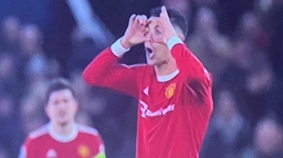 Ο Κριστιάνο Ρονάλντο έδειξε στον διαιτητή να φορέσει... γυαλιά! (video)