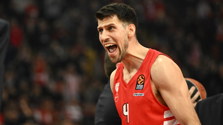 Λούντζης: «Φανταστική ατμόσφαιρα, περήφανος για τους συμπαίκτες μου»