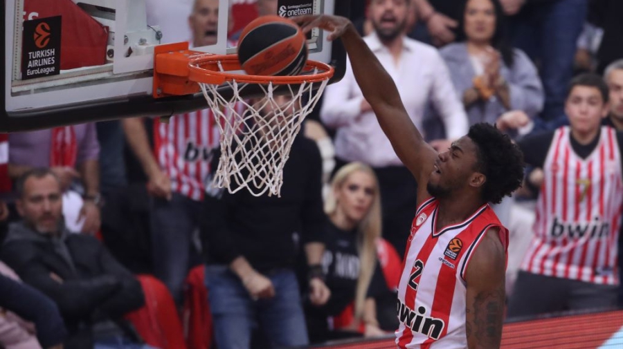 Το έχει πάρει πάνω του: Ο Ράιτ δίνει ζωή στον Ολυμπιακό και το ΣΕΦ στο... πόδι! (video)