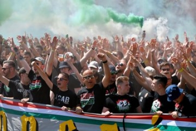 Euro 2020: Κατέκλυσαν τους δρόμους οι Ούγγροι φίλαθλοι (video)