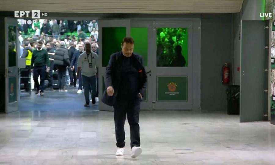 Σιωπηλός και απογοητευμένος πήγε απευθείας στα αποδυτήρια ο Αταμάν μετά το σοκ στο Telekom Athens Center!