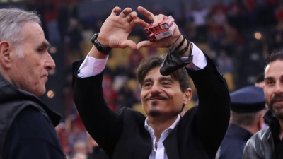 Το καλωσόρισμα των αφών Αγγελόπουλων στον Γιαννακόπουλο και οι… καρδούλες! (video)