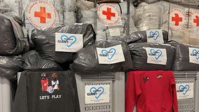 Η Novibet και ο Κώστας Τσιμίκας δωρίζουν είδη ρουχισμού στους πλημμυροπαθείς της Θεσσαλίας