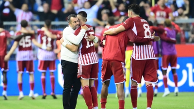 Ολυμπιακός: Περπατώντας σε μια γέφυρα τη στιγμή που την χτίζεις