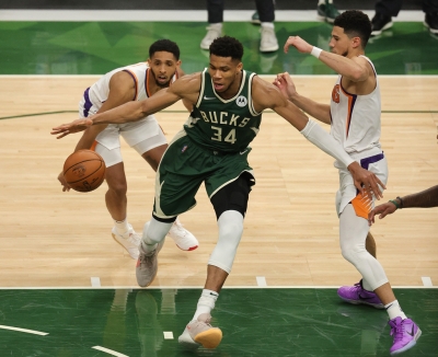 NBA Finals: Περίπατος των Bucks (120-100) με 41 πόντους του Αντετοκούνμπο