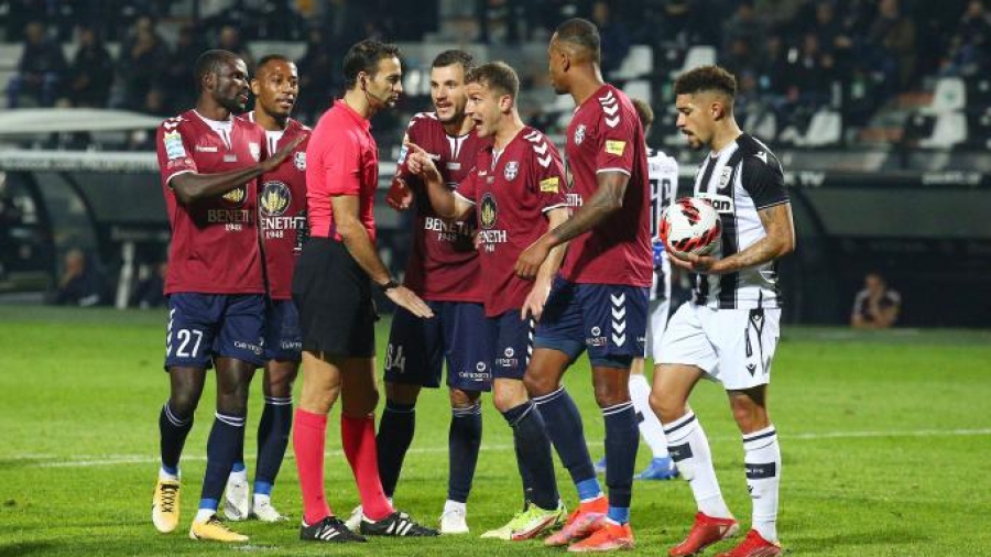 Απόλλων Σμύρνης για τη διαιτησία στην Τούμπα: «Ντροπή και μόνο ντροπή»