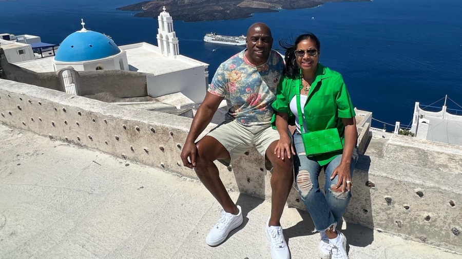 Μάτζικ Τζόνσον: Απολαμβάνει τις... ομορφιές της Σαντορίνης ο θρύλος του NBA! (video)