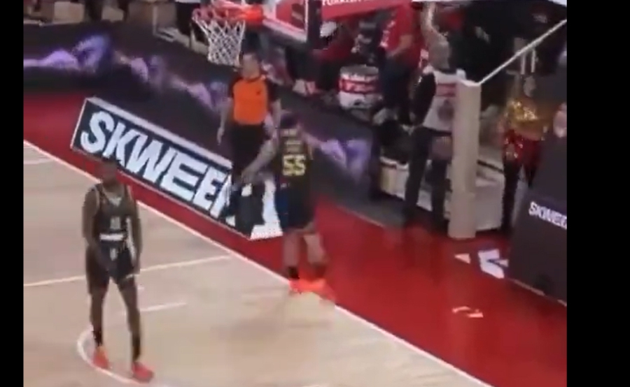 Ο Μάικ Τζέιμς δε μπόρεσε να συγκρατήσει τα νεύρα του μετά την τριποντάρα του Γκριγκόνις! (video)