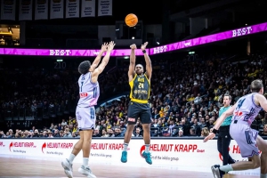 Τα πήρε όλα δικά της: Διπλό, πλεονέκτημα και πρωτιά πίσω στην Ελλάδα - Άλμπα - ΑΕΚ 88-93!