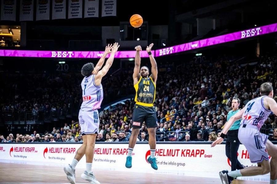 Τα πήρε όλα δικά της: Διπλό, πλεονέκτημα και πρωτιά πίσω στην Ελλάδα - Άλμπα - ΑΕΚ 88-93!