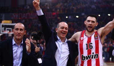 Στην Κωνσταντινούπολη για το Εφές - Ολυμπιακός οι αδερφοί Αγγελόπουλοι