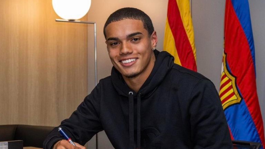 Στα «χνάρια» του πατέρα του: Ο γιος του Ροναλντίνιο υπέγραψε στην Μπαρτσελόνα