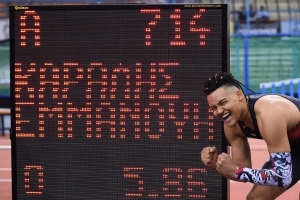 Καραλής: «Πέταξε» πάνω από τα 5,86μ. και έκανε νέο πανελλήνιο ρεκόρ!