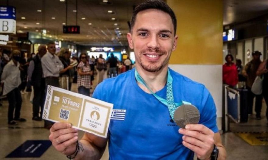Ο Λευτέρης Πετρούνιας επέστρεψε στην Ελλάδα με το εισιτήριο για τους Ολυμπιακούς Αγώνες στο χέρι (video)