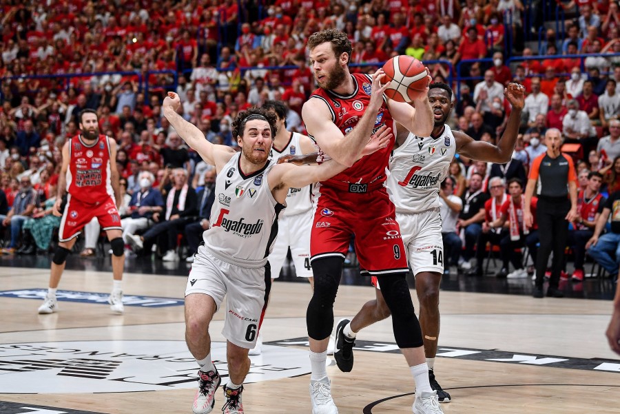 Πρωταθλήτρια Ιταλίας για 29η φορά η Αρμάνι Μιλάνο, που κατατρόπωσε τη Βίρτους με 81-64 (video)