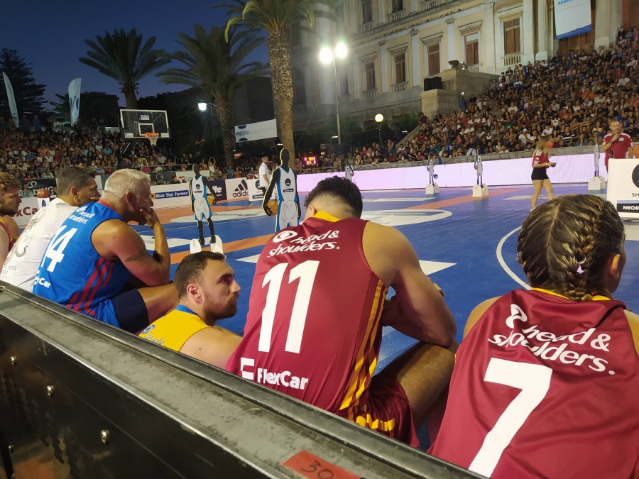 Τρολάρισμα Βεζένκοφ στον Μίτσιτς: «Όταν δεν έπρεπε το έβαλες όμως» (video)