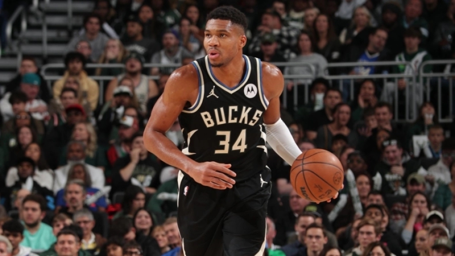 Ένα μεγάλο βράδυ του Αντετοκούνμπο, που δεν ήταν αρκετό: Η τρομερή εμφάνιση στην ήττα των Μπακς! (video)