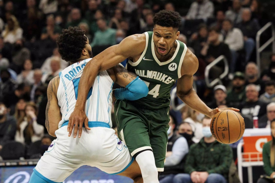 Ο Γιάννης Αντετοκούνμπο «χάρισε» τη νίκη στους Μπακς σε ματς «θρίλερ» με τους Χόρνετς και «έσπασε» ρεκόρ του Καρίμ Αμπντούλ-Τζαμπάρ!