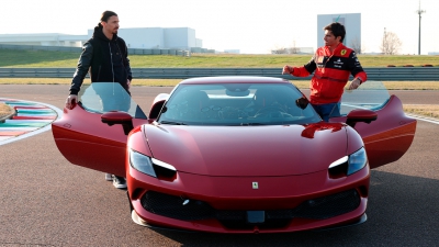 Καλεσμένος της Ferrari ο Ιμπραΐμοβιτς, το διασκέδασε με Σάινθ και Λεκλέρκ