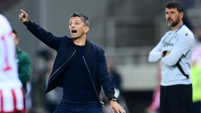 Αποχώρησε από τη συνέντευξη Τύπου ο Λουτσέσκου: «Θα έπρεπε να ντρέπεστε!»