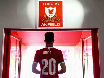 «Forever 20»: Ο τοίχος έχει τον δικό του αριθμό - Η οικογένεια Ζότα υπέγραψε στο αφιέρωμα για τον Ντιόγκο!