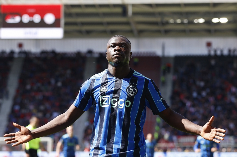 Μία νίκη μακριά από το πρωτάθλημα ο Άγιαξ μετά το… δώρο της Αϊντχόφεν!