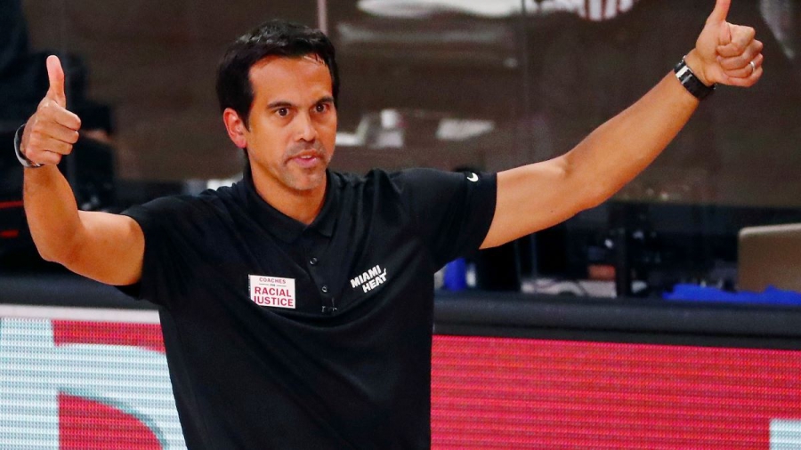 Σποέλστρα για το επεισόδιο στον πάγκο: «Tα πράγματα είναι απλά... όλοι σκεφτόμασταν το δείπνο μετά τον αγώνα» (video)