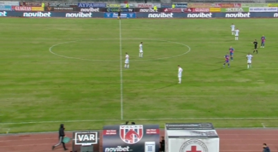 Οπαδός με καρέκλα στο χέρι, έφτασε έως τον 4ο στο Βόλος - Ολυμπιακός! (video)