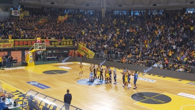 Άρης – Ηρακλής: Διακοπή στο «Αλεξάνδρειο», έχασε τις αισθήσεις του φίλαθλος (video)