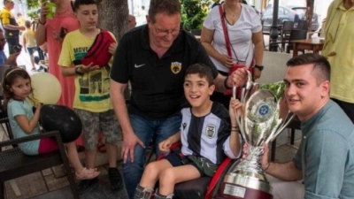 Η Άμφισσα υποδέχθηκε το Κύπελλο της ΑΕΚ και τον μικρό Γιαννάκη (video)