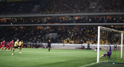 ΑΕΚ - Πανσερραϊκός 0-1: Κακή εκτέλεση πέναλτι του Φαν Βέερτ, απέκρουσε ο Χόβεν! (video)