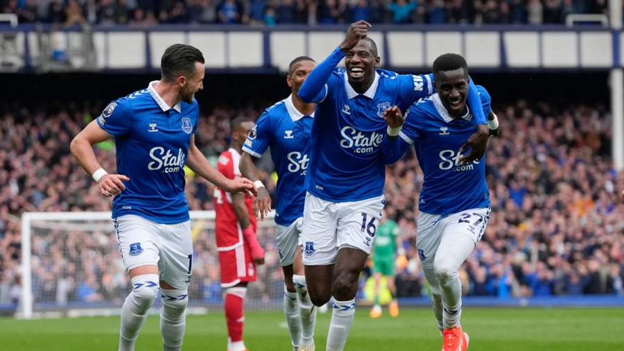 Ποιος είναι ο 10ος πλουσιότερος άνθρωπος στον κόσμο που θέλει να αγοράσει την Έβερτον;