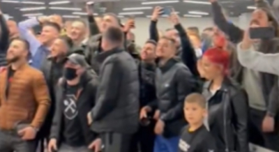 Το αεροδρόμιο του Βελιγραδίου μετατράπηκε σε... κερκίδα της Παρτιζάν - Τρομερή υποδοχή μετά το ματς στη Μαδρίτη (video)