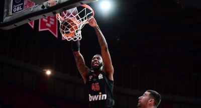 Πρώτος, αήττητος, 100άρης: Επιβλητικά στην κορυφή ο «απόλυτος» Ολυμπιακός με 100άρα στον Ηρακλή!