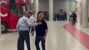 Περίμενε τον Τέιλορ ο Μουρίνιο στο πάρκινγκ και δεν σταμάτησε να τον… βρίζει! (video)