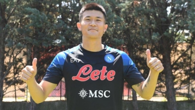 Επικός Κιμ Μιν-Τζάε: Συστήθηκε στη Νάπολι σε ρυθμούς... Gangnam Style! (video)