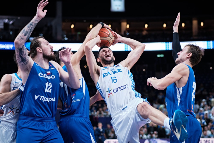 Παπανικολάου: «Δεν είναι παράξενο που ζοριστήκαμε, αλλά ότι η Τσεχία βγήκε 4η στον όμιλο»