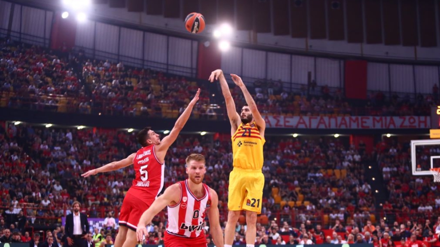 Ολυμπιακός - Μπαρτσελόνα 68-77: «Πληγώθηκε» από τις απουσίες του και ξέμεινε από... δυνάμεις στο φινάλε (video)