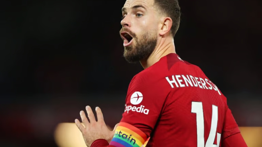 Λίβερπουλ: Αντιδράσεις από την LGBTQ+ κοινότητα για τη μεταγραφή του Χέντερσον στην… ομοφοβική Σαουδική Αραβία!