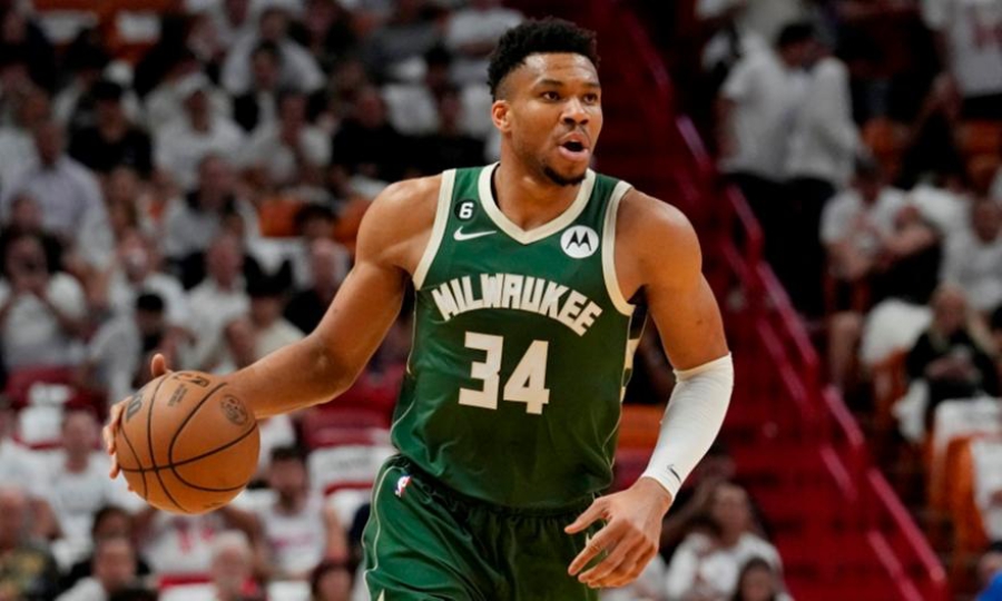 Δεν το... κουνάει ο Giannis: Έκτη σερί φορά στην κορυφαία 5αδα του ΝΒΑ!