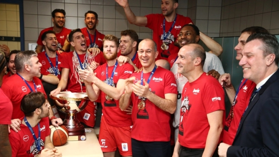 Παναγιώτης Αγγελόπουλος: «Εσείς γράφετε την ιστορία του Ολυμπιακού, συνεχίζουμε έτσι μέχρι το Κάουνας και τους τελικούς»