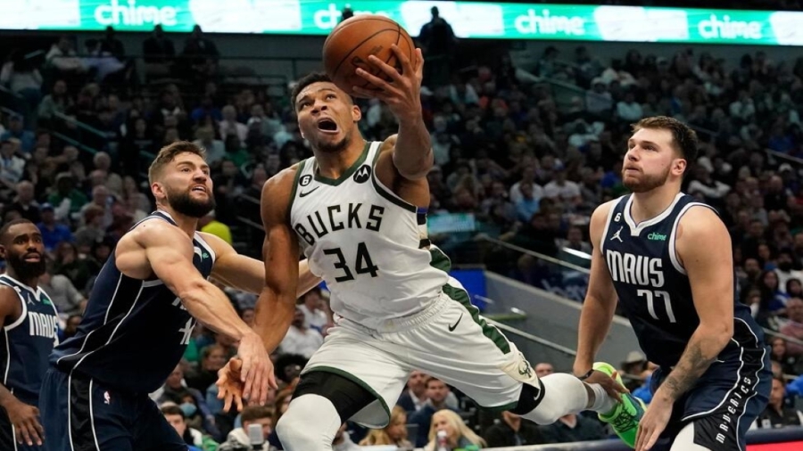 Μάβερικς - Μπακς 105-106: Αλύγιστη και στο Ντάλας η παρέα του Γιάννη με... clutch Λόπεζ στο φινάλε! (video)