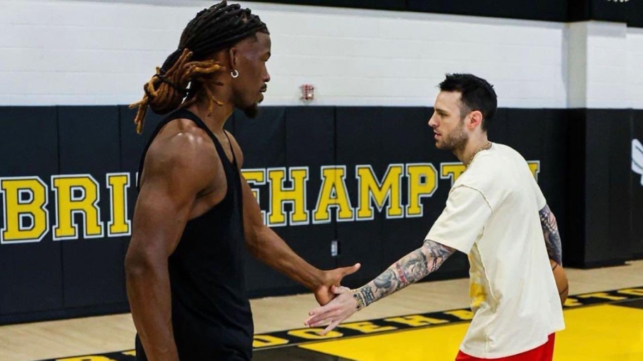 Με ράστα επέστρεψε ο Τζίμι Μπάτλερ! (video)